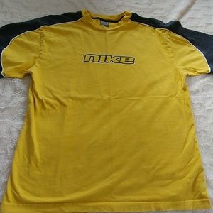 VINTAGE NIKE SHORT SLEEVE 100% COTTON T-SHIRT YELL